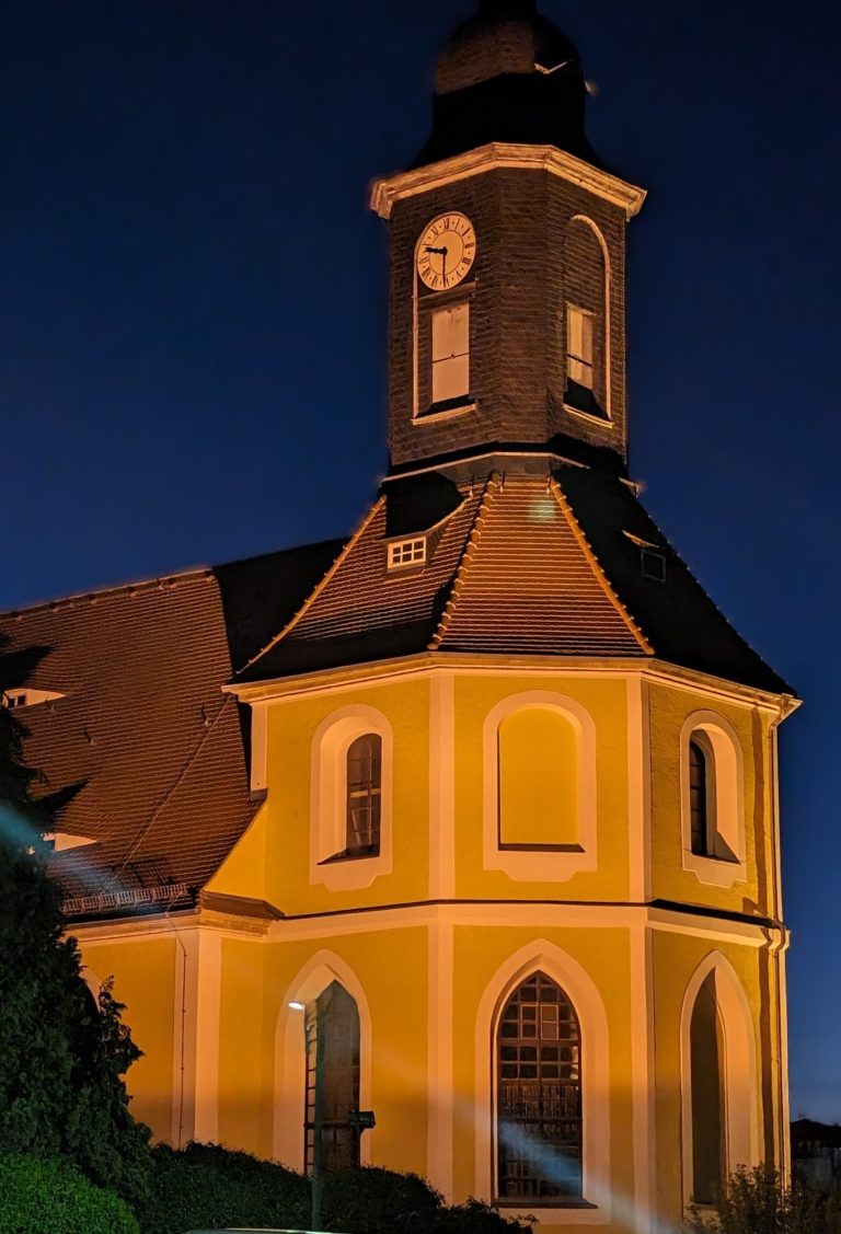 Kirche Kesselsdorf Kirche Kesselsdorf Nachts beleuchtet